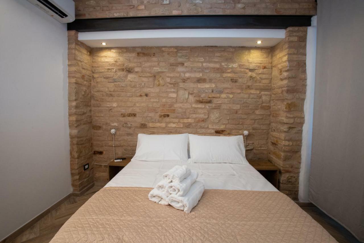Al 54 Accommodation ซัน เบเนเดตโต เดล ตรอนโต ภายนอก รูปภาพ